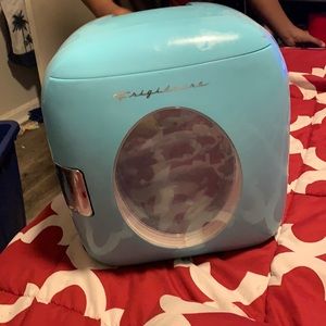 Mini fridge